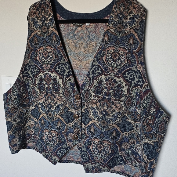 Willowbend Jackets & Blazers - Vintage Tapestry Vest 3X